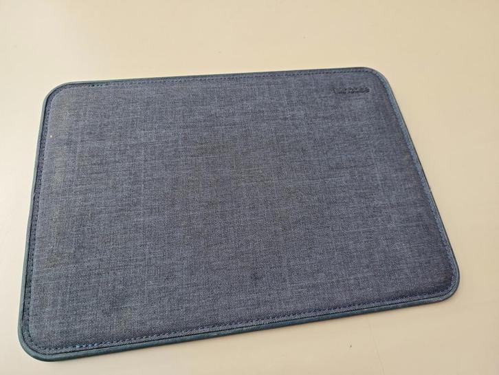 Incase Compact MacBook 13 Inch Sleeve, Computers en Software, Laptophoezen, Gebruikt, 13 inch, Ophalen of Verzenden