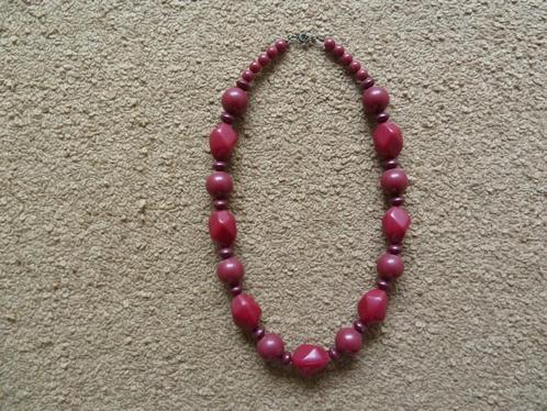 bordeaux rode ketting nog nieuw, Sieraden, Tassen en Uiterlijk, Kettingen, Nieuw, Overige materialen, Rood, Ophalen of Verzenden