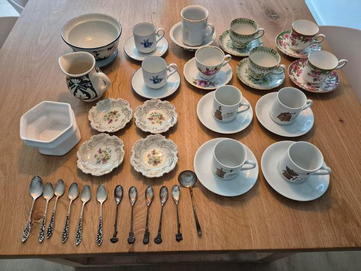 Antiek serviesgoed, diverse kopjes schoteltjes, Antiek en Kunst, Antiek | Servies compleet, Ophalen of Verzenden