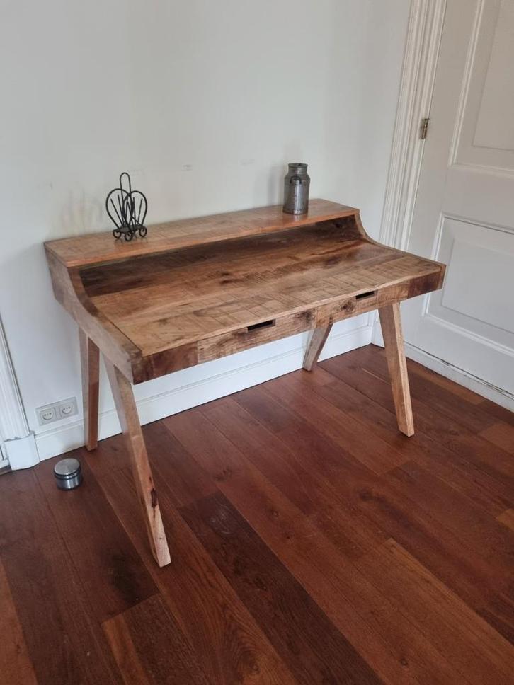 Bureau Mansoon mangohout, Huis en Inrichting, Bureaus, Zo goed als nieuw, Ophalen