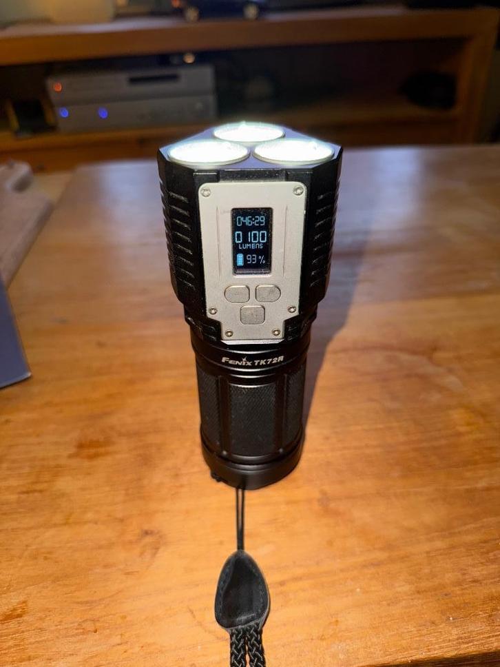 Zaklamp Fenix 72R, Caravans en Kamperen, Zaklampen, Zo goed als nieuw, Accu, Ophalen