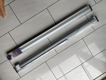2 Dakraam rolgordijnen, nieuw, verduisterend beschikbaar voor biedingen