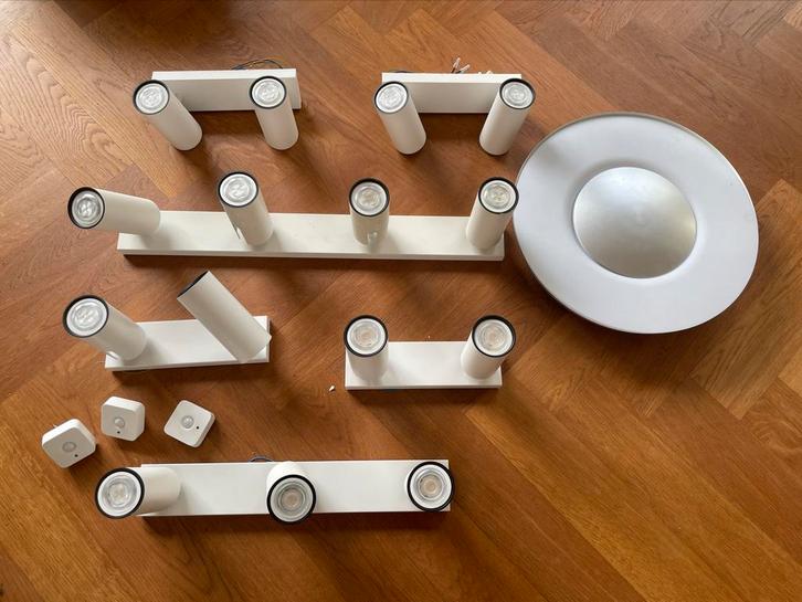 Complete Philips Hue Buratto set – spots + sensoren, Huis en Inrichting, Lampen | Plafondlampen, Zo goed als nieuw, Metaal, Ophalen