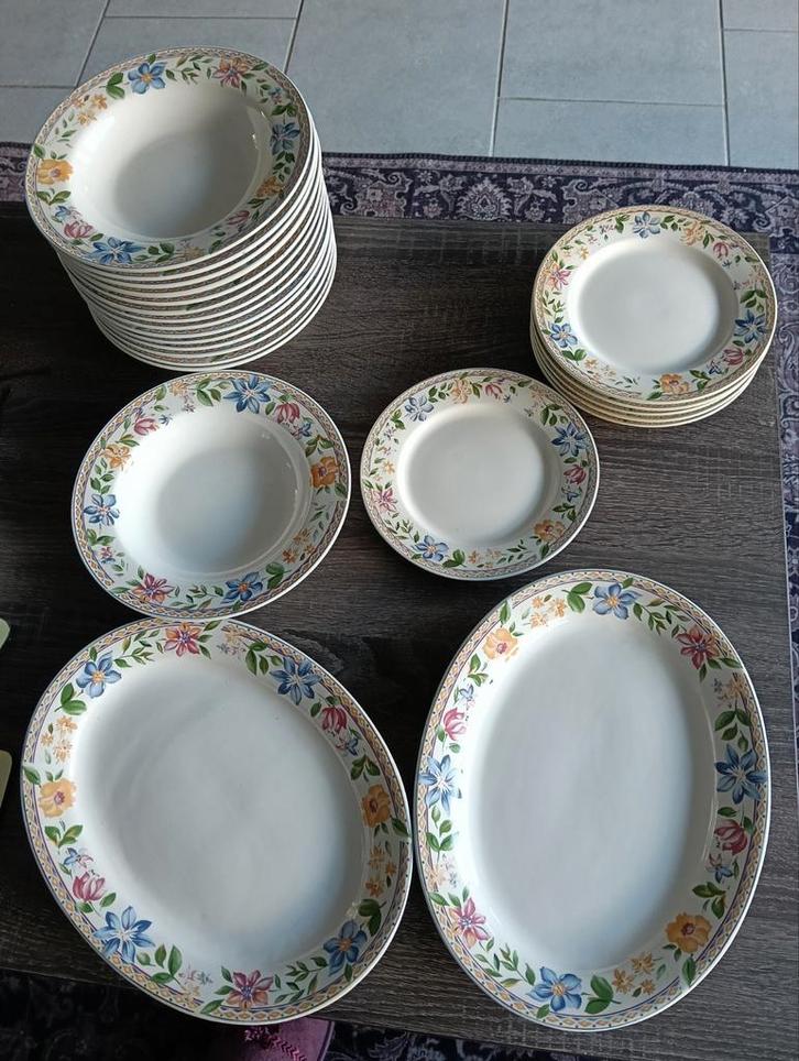 Alpine Spring Bord(en) en schalen - Mooi bloemen design, Huis en Inrichting, Keuken | Servies, Gebruikt, Bord(en), Overige stijlen