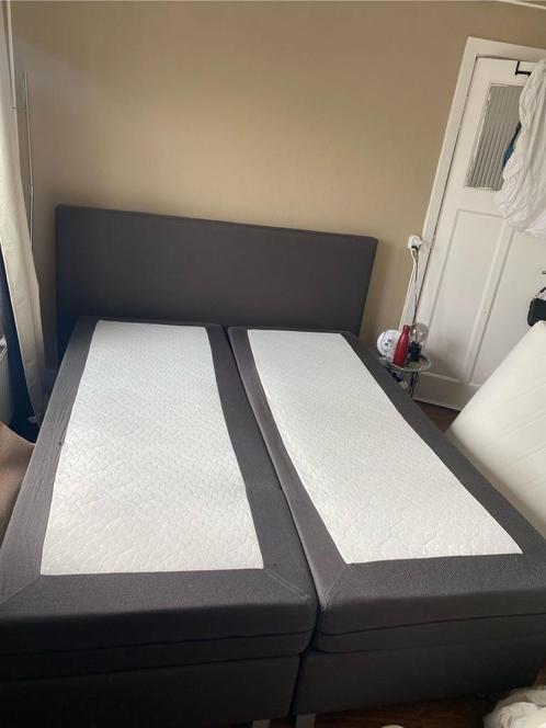 Boxspring tweepersoonsbed + topper, Huis en Inrichting, Slaapkamer | Boxsprings, Gebruikt, 160 cm, 210 cm, Tweepersoons, Grijs
