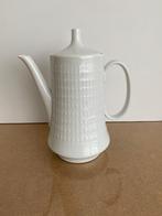 Vintage witte porseleinen thee/koffiekan, Ophalen of Verzenden, Zo goed als nieuw, Aardewerk, Overige stijlen