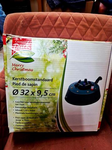 Kerstboom standaard  beschikbaar voor biedingen