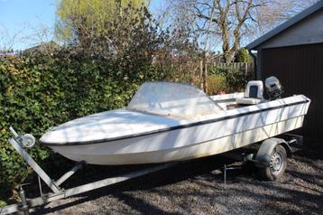 mooie boottrailer+ buitenboordmotor en sloep/toerboot beschikbaar voor biedingen
