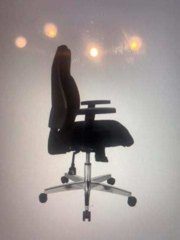 Ergonomische bureaustoel beschikbaar voor biedingen