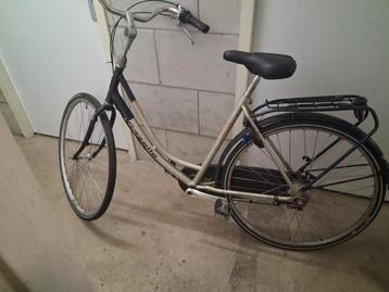 Mooie Damesfiets in Goede Staat beschikbaar voor biedingen