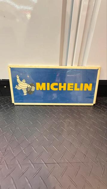 Michelin reclame bordje beschikbaar voor biedingen