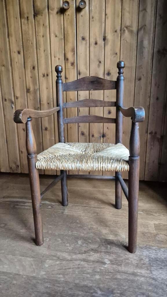 Klassiek Kinderstoeltje met Riet, Antiek en Kunst, Antiek | Meubels | Stoelen en Banken, Ophalen