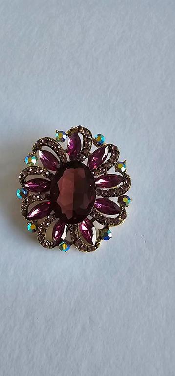Vintage Broche met Paarse Steen beschikbaar voor biedingen