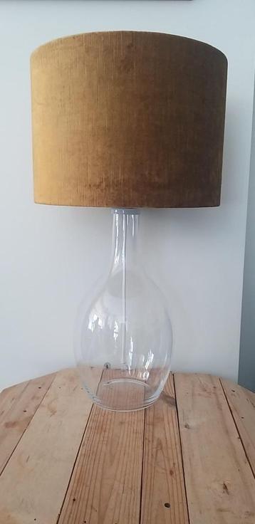 Tafel lamp - glazen voet met stoffen kap (goudkleurig) beschikbaar voor biedingen