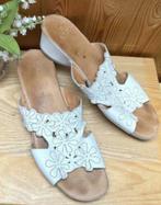 Leren slippers maat 42, Kleding | Dames, Schoenen, Slippers, Wit, Ophalen of Verzenden, Zo goed als nieuw