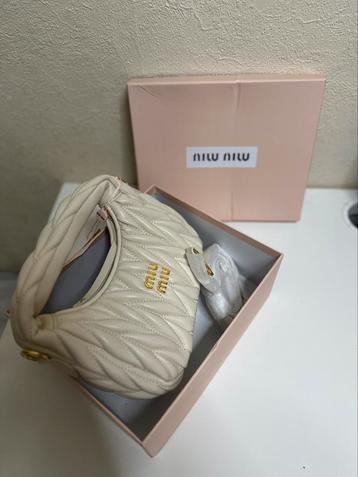 Miu Miu Matelassé Bag – Beige / Goud beschikbaar voor biedingen