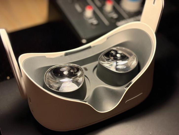 Meta Quest 2 128GB met Elite Strap en Draagtas, Spelcomputers en Games, Virtual Reality, Zo goed als nieuw, Overige platformen