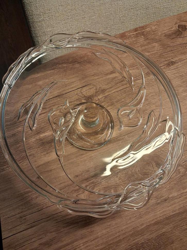 Glazen schaal op voet - 32cm doorsnee, Huis en Inrichting, Woonaccessoires | Schalen en Manden, Gebruikt, Schaal, Rond, Glas, Ophalen of Verzenden