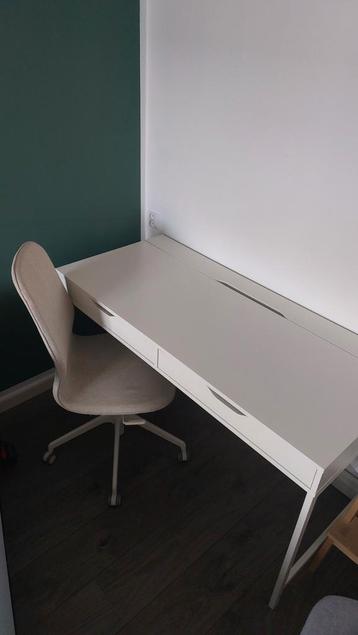  Bureau en stoel meubels van Ikea 