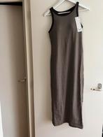 Lange bruine / beige jurk Uniqlo, Kleding | Dames, Jurken, Maat 38/40 (M), Bruin, Nieuw, Ophalen of Verzenden