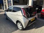 Toyota Aygo 1.0 VVT-i x-play 1E EIGENAAR/CAMERA/TELEFOON/CRU, Voorwielaandrijving, Euro 5, Gebruikt, 4 stoelen