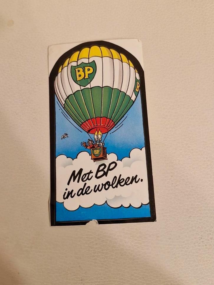1113 Oude BP Sticker - Met BP in de wolken, Verzamelen, Stickers, Gebruikt, Merk, Ophalen of Verzenden
