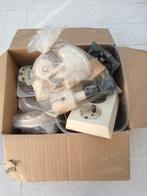 Doosje met elektra spul, stekkers, stopcontacten, schakela,, Ophalen of Verzenden, Gebruikt, Stopcontact