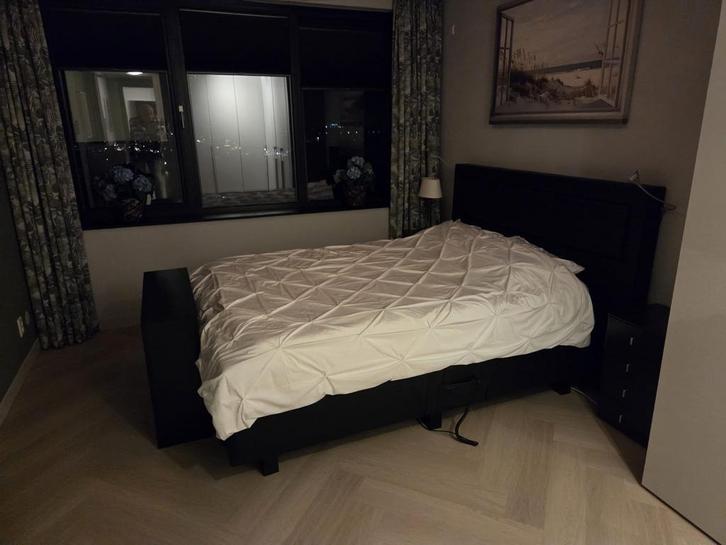 Elektrisch verstelbaar tweepersoonsbed, Huis en Inrichting, Slaapkamer | Bedden, Gebruikt, Tweepersoons, 180 cm, Overige materialen