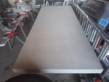 Tafel + stoelen beschikbaar voor biedingen