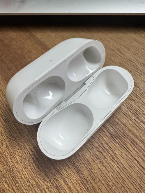 AirPods Pro 1 Charging Case (no airpods), Telecommunicatie, Mobiele telefoons | Oordopjes, Ophalen of Verzenden
