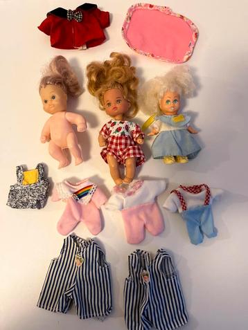 Vintage Barbie babypopjes met Kleding beschikbaar voor biedingen