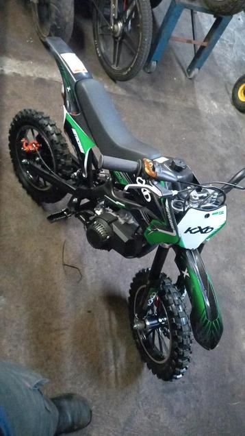 Minibike kxd 49cc starten lopen. Met begrensbaare gashendel beschikbaar voor biedingen