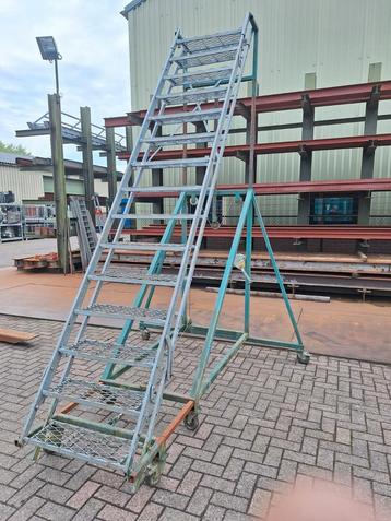 Verijdbare trap uitschuifbaar beschikbaar voor biedingen