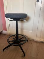 IKEA Lidkullen zit/sta grijze kruk met voetsteun, Ophalen, In hoogte verstelbaar, 60 tot 90 cm, Zo goed als nieuw