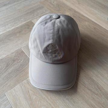 Loro Piana Cap L beschikbaar voor biedingen