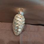 B1044 oude kerstbal zilver dennenappel 7,5 cm, Diversen, Kerst, Ophalen of Verzenden, Gebruikt