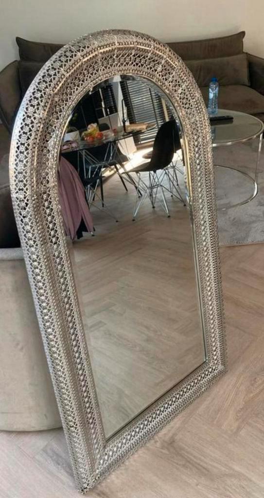 Halfronde Xenos spiegel, nieuw met ticket, Huis en Inrichting, Woonaccessoires | Spiegels, Zo goed als nieuw, 50 tot 75 cm, 200 cm of meer