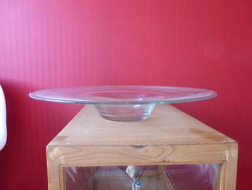 glazen schaal beschikbaar voor biedingen