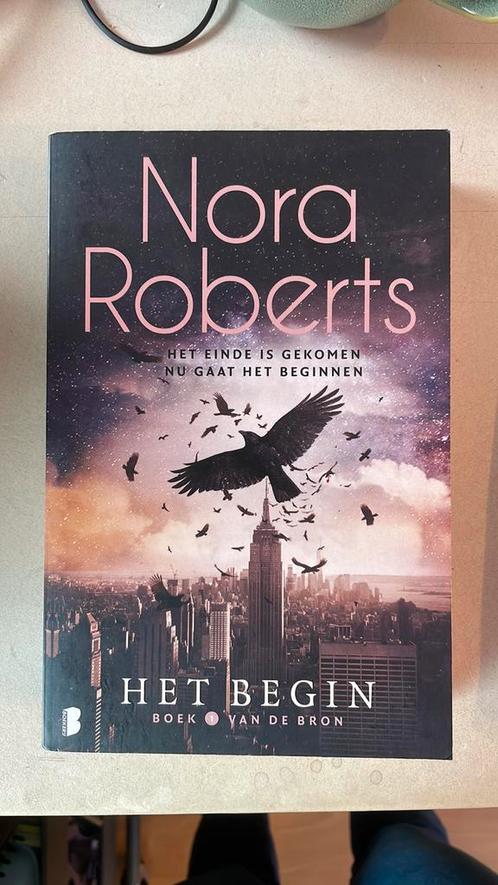 Nora Roberts - Het begin, Boeken, Thrillers, Zo goed als nieuw, Nederland, Ophalen of Verzenden
