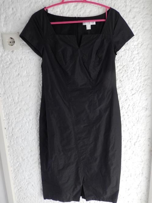 nieuw chic jurkje mt38 zwart gevoerd glans stof mooie hals, Kleding | Dames, Jurken, Nieuw, Maat 38/40 (M), Zwart, Knielengte