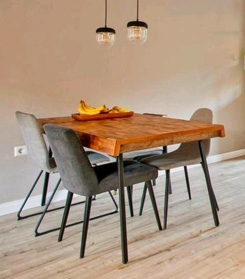 Eethoek met stalen onderstel en grijze stoelen beschikbaar voor biedingen