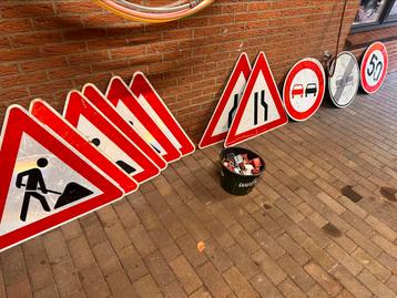Afzetting werk in uitvoering verkeersborden met bugels beschikbaar voor biedingen