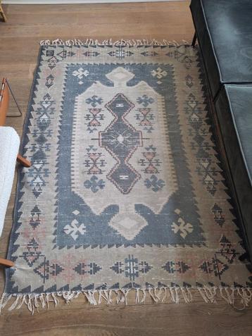 Vintage vloerkleed beschikbaar voor biedingen