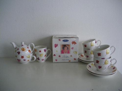 Janneke Brinkman TULIPS servies, Huis en Inrichting, Keuken | Servies, Zo goed als nieuw, Kop(pen) en/of Schotel(s), Overige stijlen