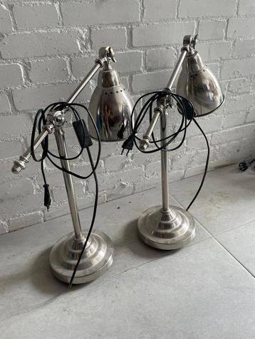 Bureau lampen beschikbaar voor biedingen