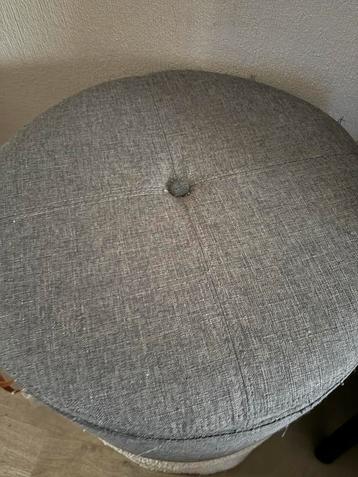 Grijze Opbergpoef beschikbaar voor biedingen