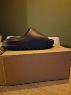 Yeezy slides onyx maat 38, Kleding | Heren, Schoenen, Slippers, Zwart, Nieuw, Ophalen of Verzenden