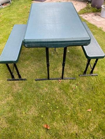 Inklapbare picknicktafel beschikbaar voor biedingen