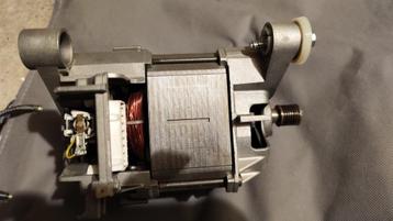 Wasmachine motor met riem beschikbaar voor biedingen