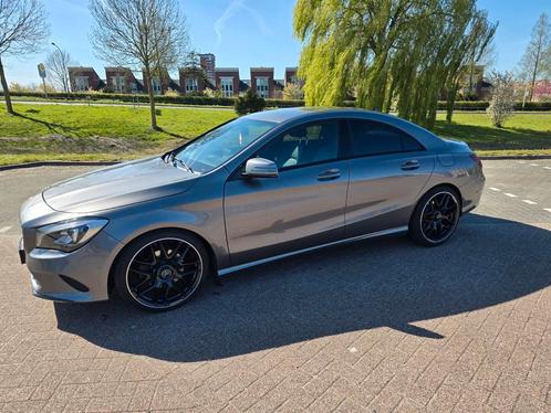 Mercedes-Benz CLA 180 met AMG velg, Automaat, leder, benzine, Auto's, Mercedes-Benz, Particulier, CLA, ABS, Achteruitrijcamera